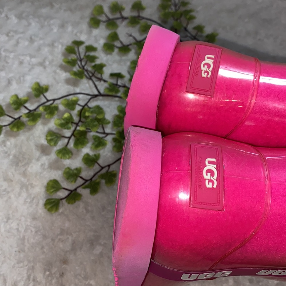 UGG Girls/Woman Boots - Picture 5 of 7